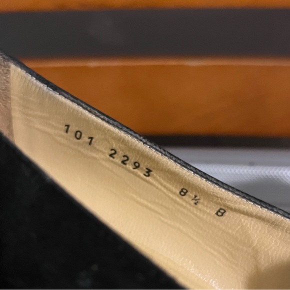 Gucci Black Heels with Gold Accents - Picture 2 of 14